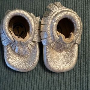 Freshly Picked moccasins Size 1 Platinum